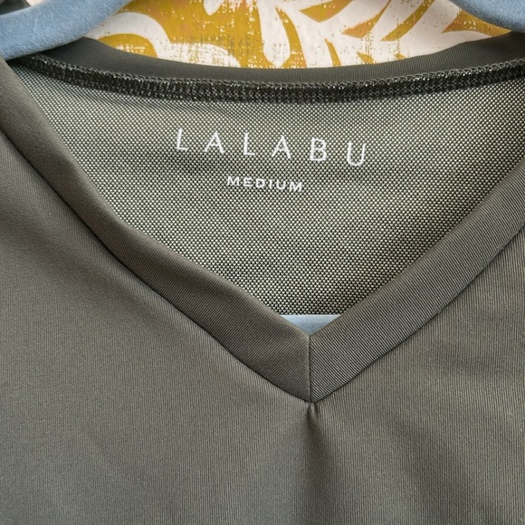 LALABU V-Neck Short Sleeve Dad Shirt in Fern Green Size M - Picture 2 of 8